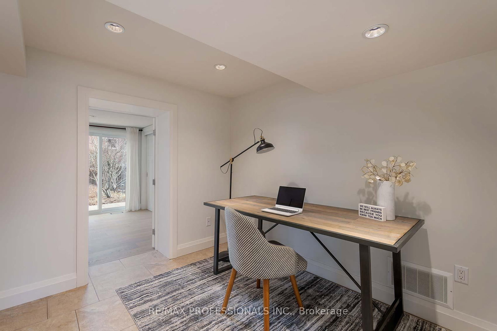 Detached House for sale at 321 Wendy Lane, Oakville, Ontario, L6L 4P9 - West - MLS: W12899956