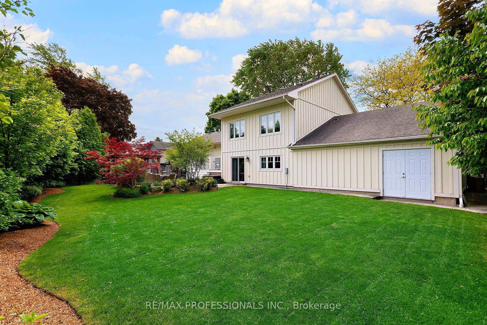 Detached House for sale at 321 Wendy Lane, Oakville, Ontario, L6L 4P9 - West - MLS: W12899956