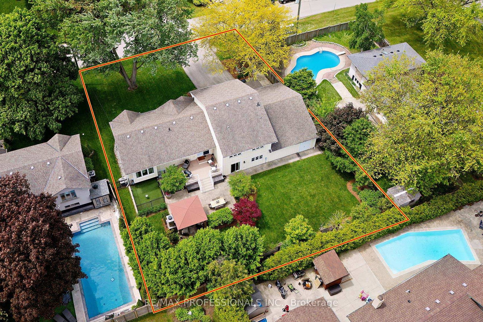 Detached House for sale at 321 Wendy Lane, Oakville, Ontario, L6L 4P9 - West - MLS: W12899956