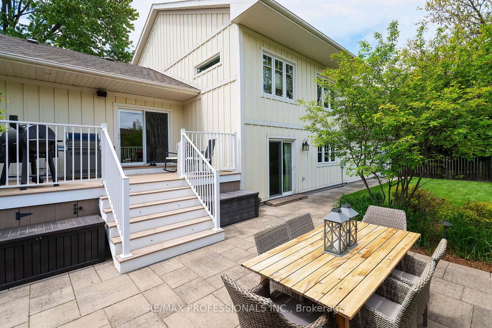 Detached House for sale at 321 Wendy Lane, Oakville, Ontario, L6L 4P9 - West - MLS: W12899956