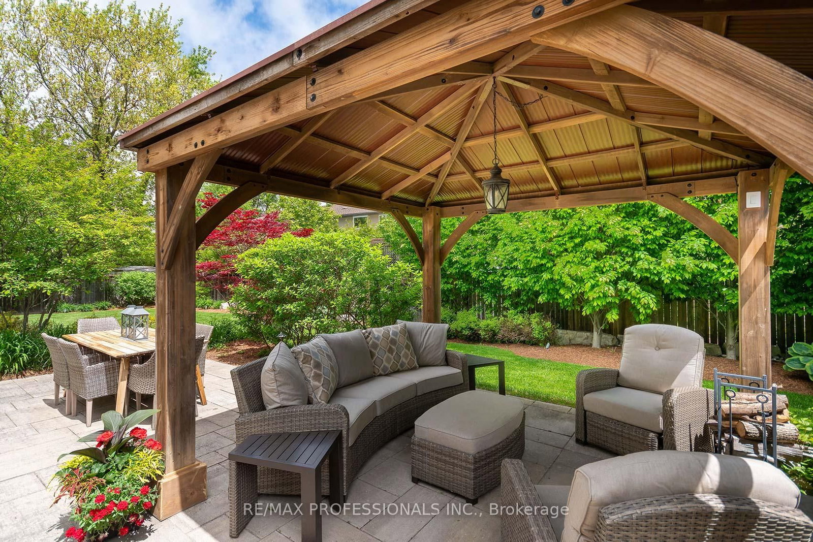 Detached House for sale at 321 Wendy Lane, Oakville, Ontario, L6L 4P9 - West - MLS: W12899956