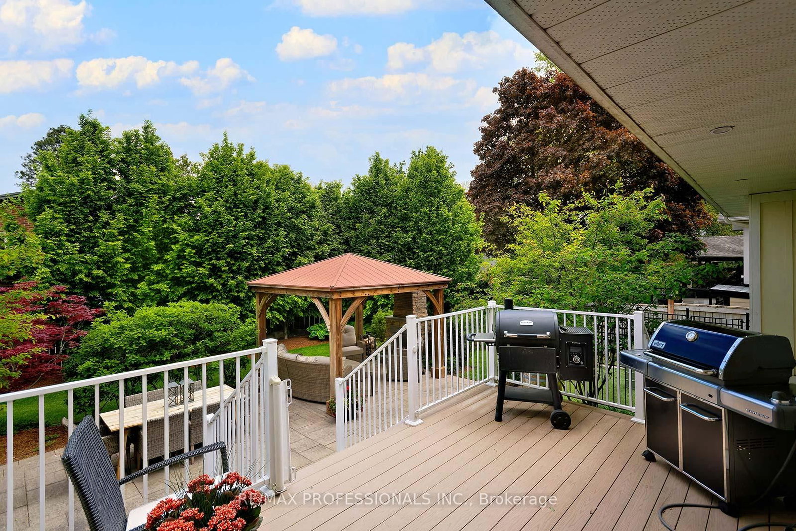 Detached House for sale at 321 Wendy Lane, Oakville, Ontario, L6L 4P9 - West - MLS: W12899956