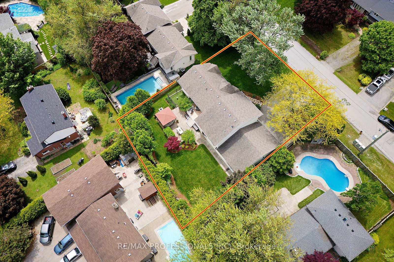 Detached House for sale at 321 Wendy Lane, Oakville, Ontario, L6L 4P9 - West - MLS: W12899956