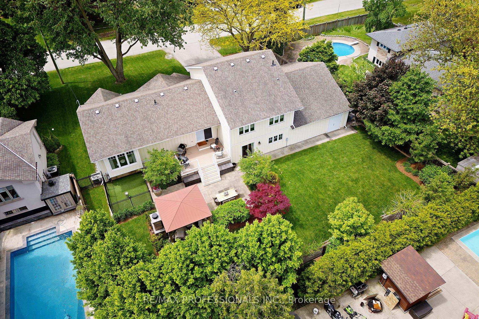 Detached House for sale at 321 Wendy Lane, Oakville, Ontario, L6L 4P9 - West - MLS: W12899956