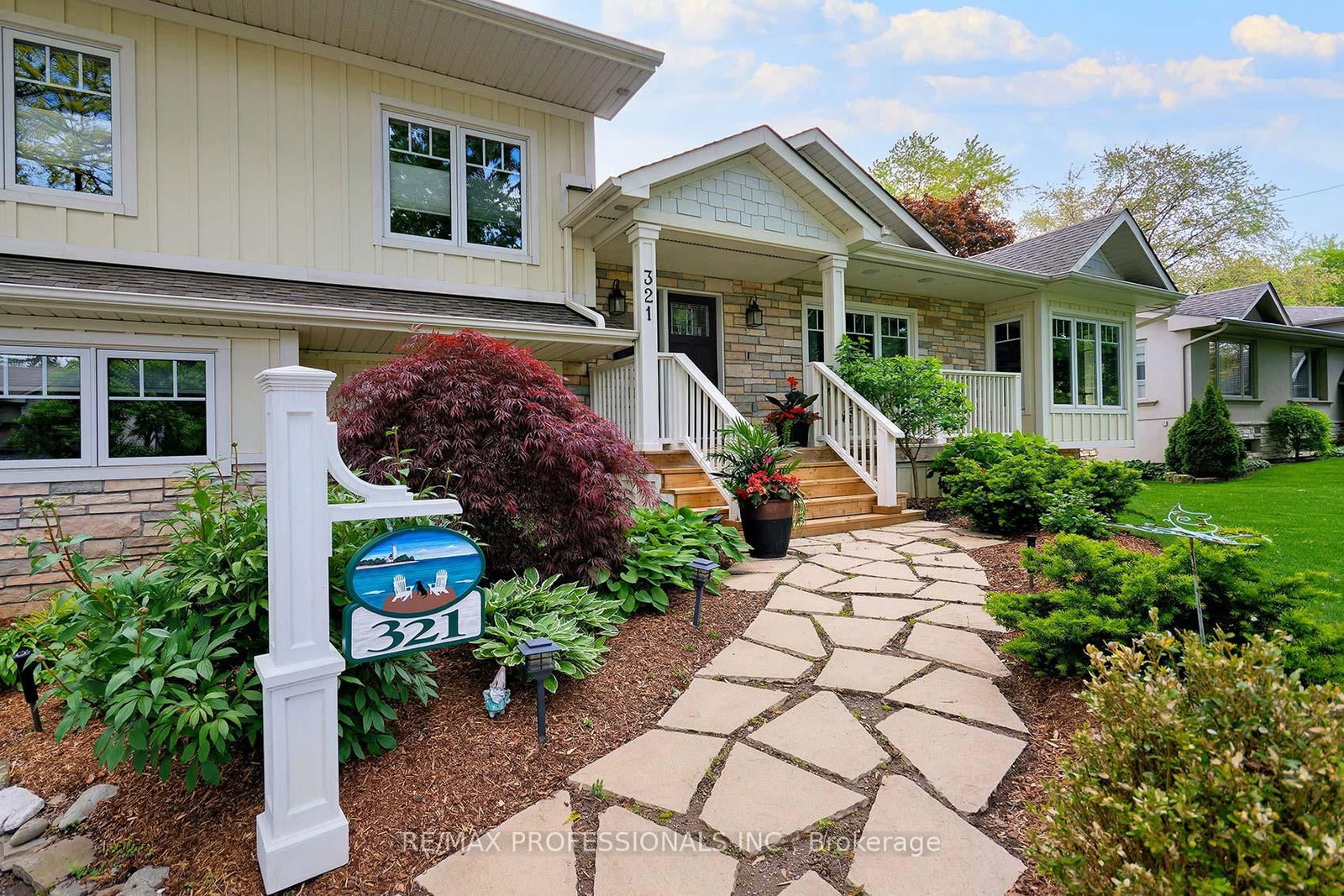 Detached House for sale at 321 Wendy Lane, Oakville, Ontario, L6L 4P9 - West - MLS: W12899956