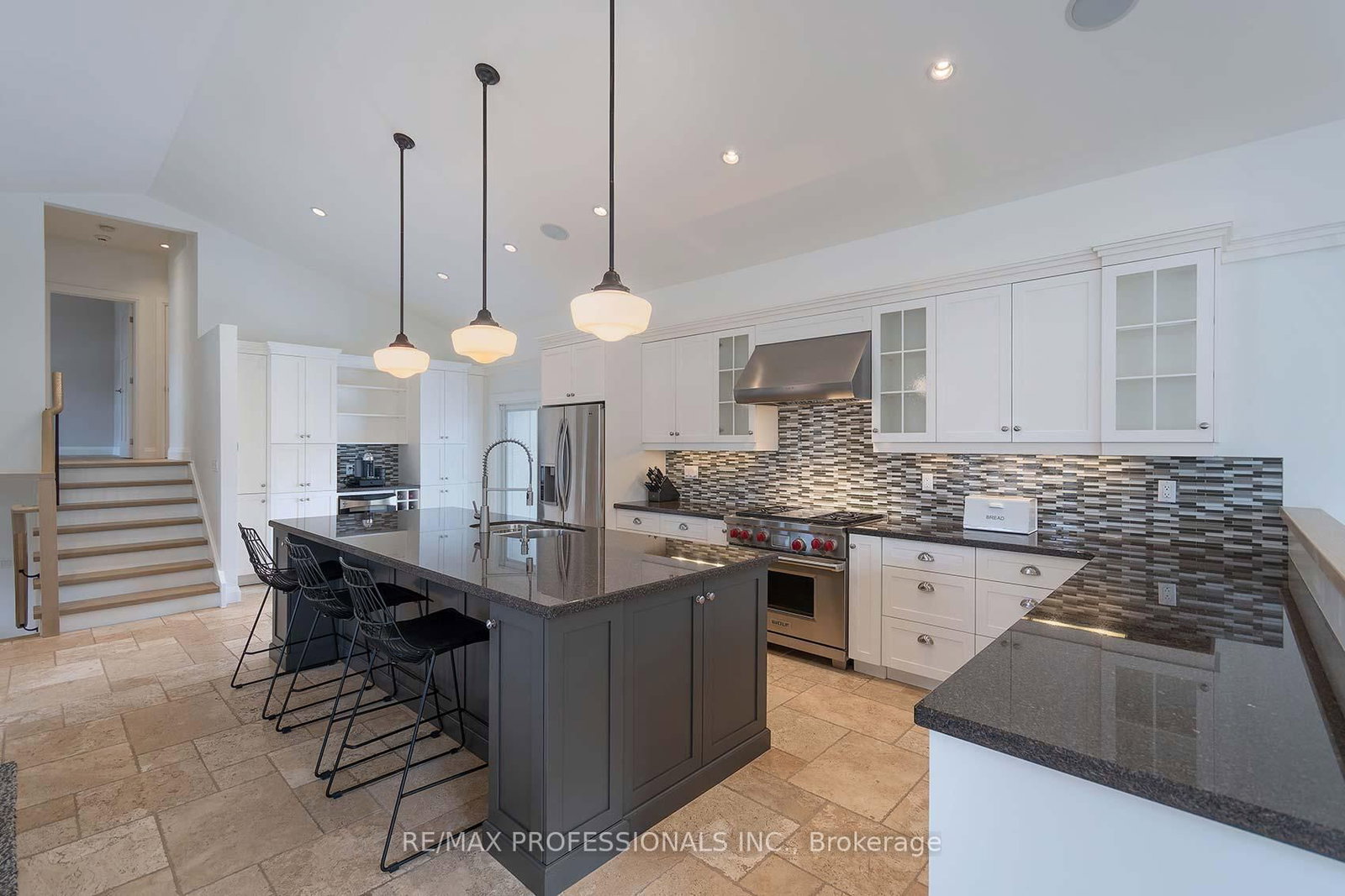 Detached House for sale at 321 Wendy Lane, Oakville, Ontario, L6L 4P9 - West - MLS: W12899956