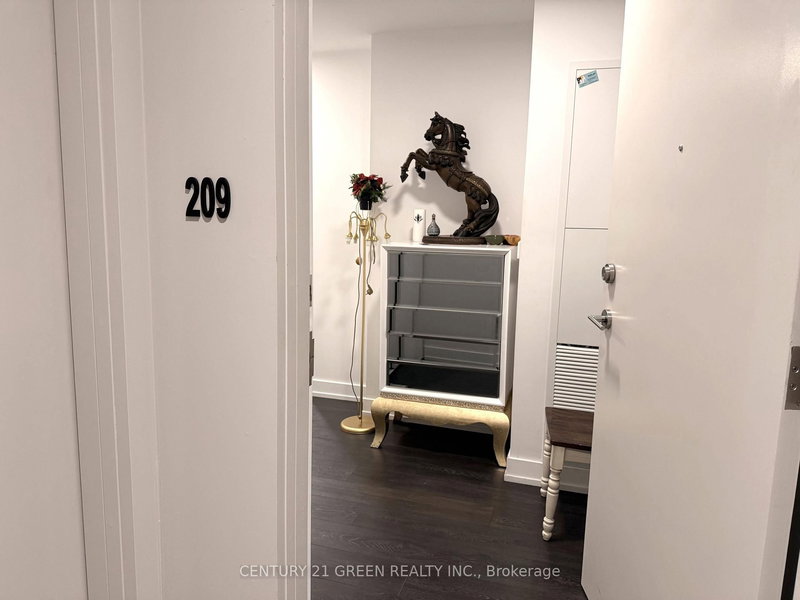 209 - 225 Veterans Dr, Brampton, L7A 5L7 | Image 2