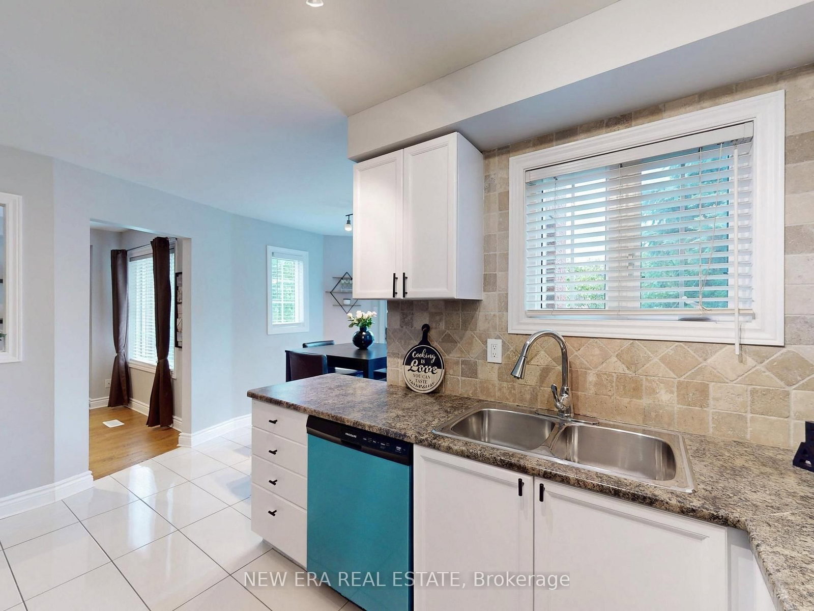 Detached House for sale at 5380 Floral Hill Crescent, Mississauga, Ontario, L5V 1V3 - East Credit - MLS: W12900036