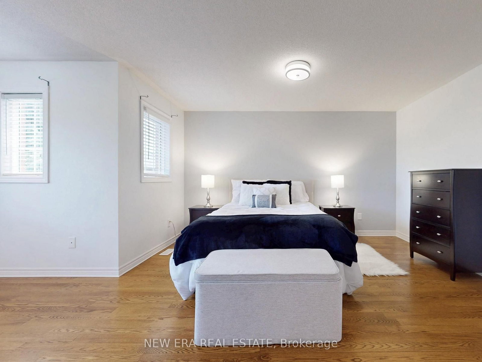 Detached House for sale at 5380 Floral Hill Crescent, Mississauga, Ontario, L5V 1V3 - East Credit - MLS: W12900036