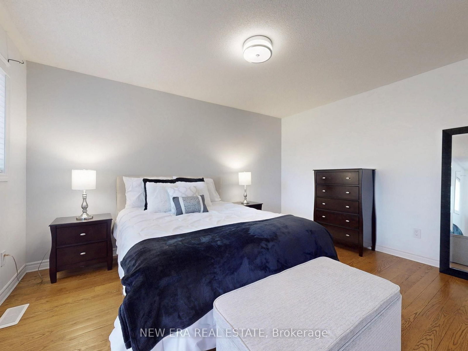 Detached House for sale at 5380 Floral Hill Crescent, Mississauga, Ontario, L5V 1V3 - East Credit - MLS: W12900036