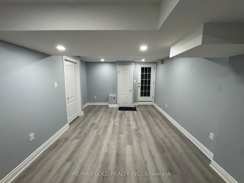 17 Capistro St, Brampton, L7A 3J2 | Image 3