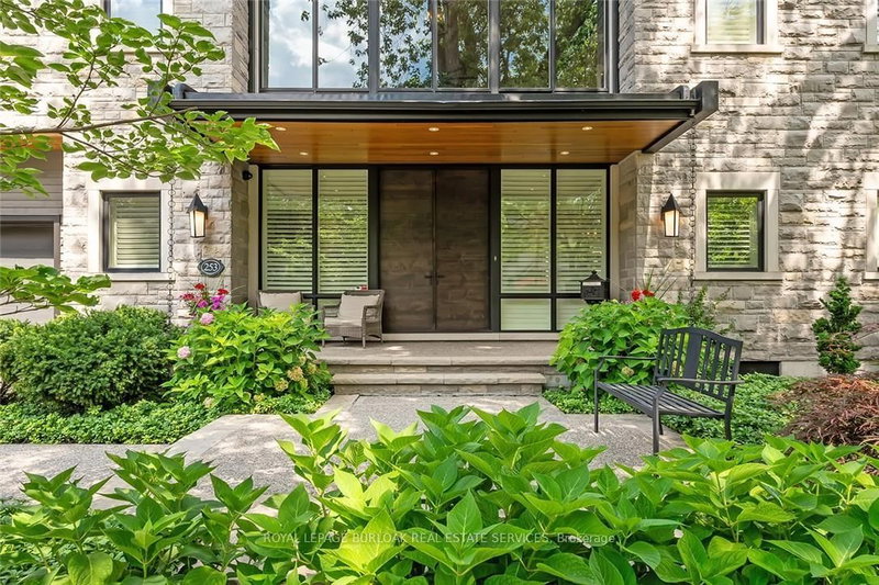 253 Rossmore Blvd, Burlington, L7N 1R4 | Image 3