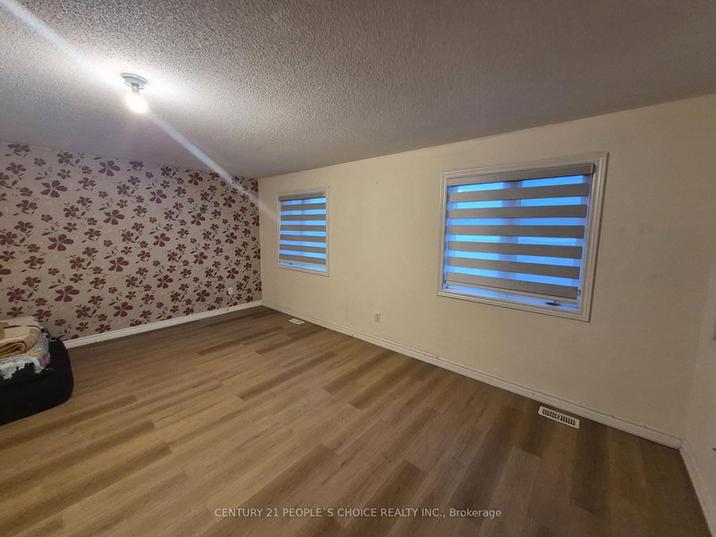 19 Freedom Oaks Tr, Brampton, L6P 3L1 | Image 2