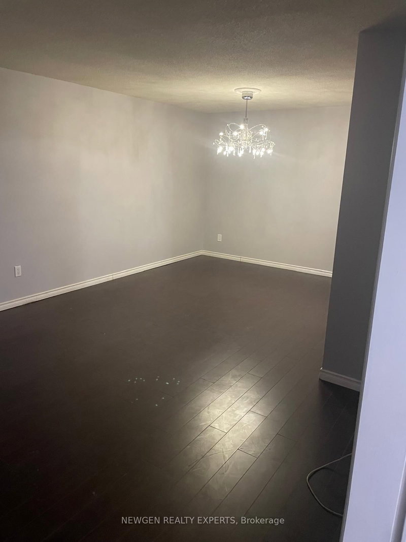 28 Royal Salisbury Way, Brampton, L6V 3J6 | Image 3