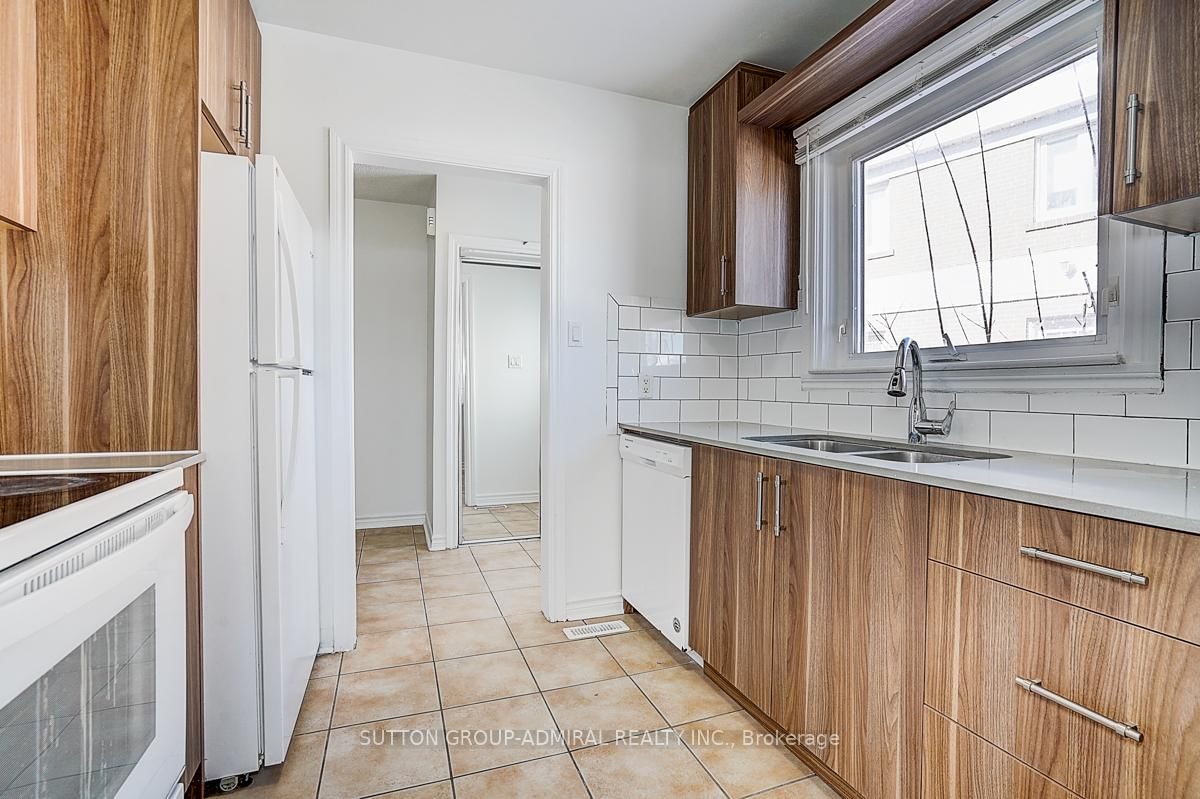 Townhouse for sale at 7 Town House Crescent, Brampton, Ontario, L6W 3C3 - Brampton East - MLS: W12900466