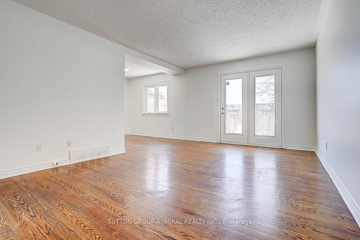 Townhouse for sale at 7 Town House Crescent, Brampton, Ontario, L6W 3C3 - Brampton East - MLS: W12900466