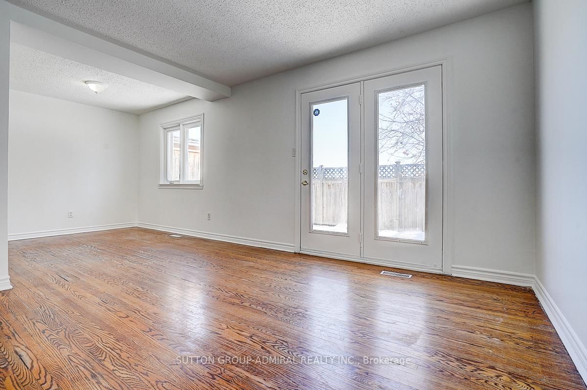 Townhouse for sale at 7 Town House Crescent, Brampton, Ontario, L6W 3C3 - Brampton East - MLS: W12900466