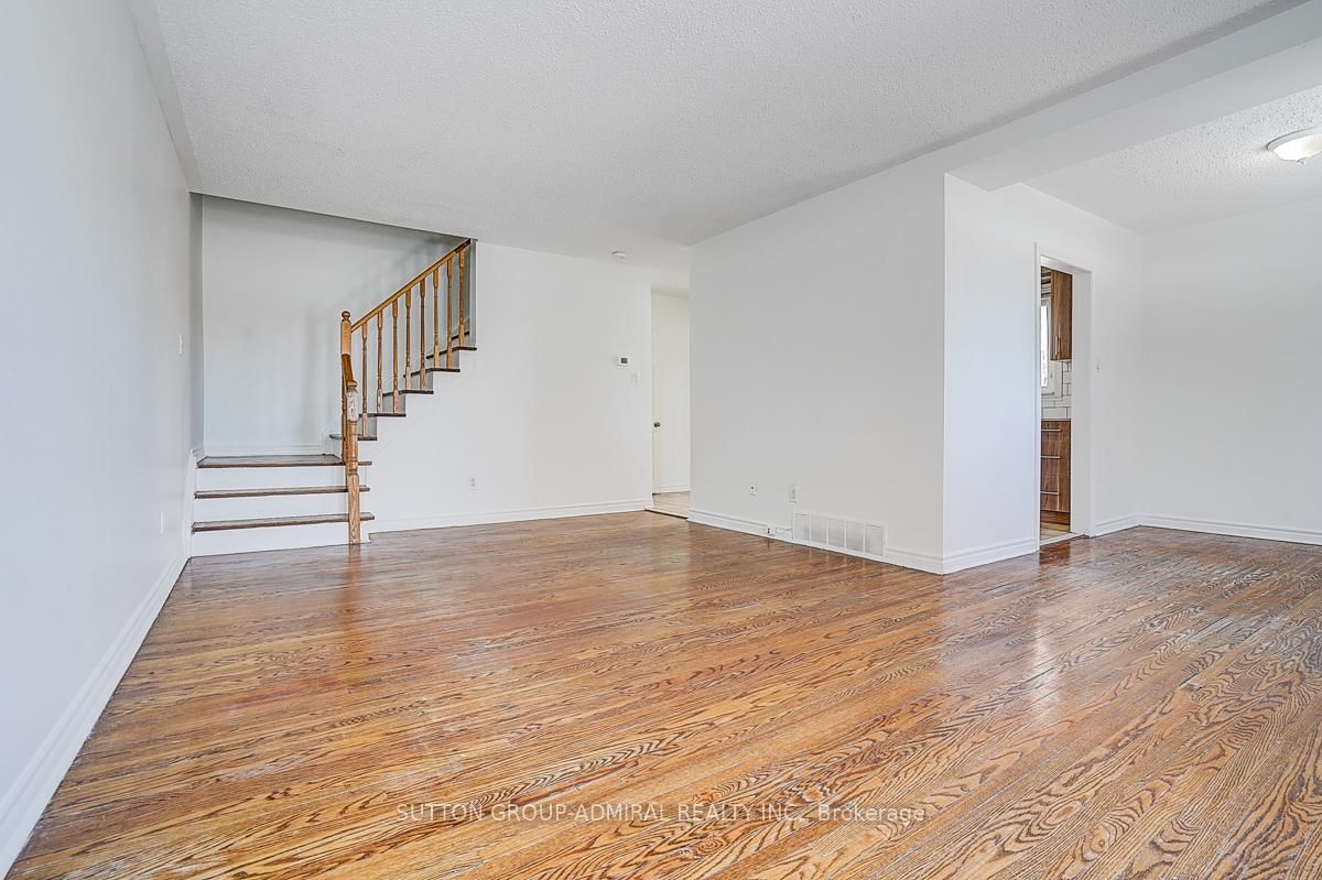 Townhouse for sale at 7 Town House Crescent, Brampton, Ontario, L6W 3C3 - Brampton East - MLS: W12900466