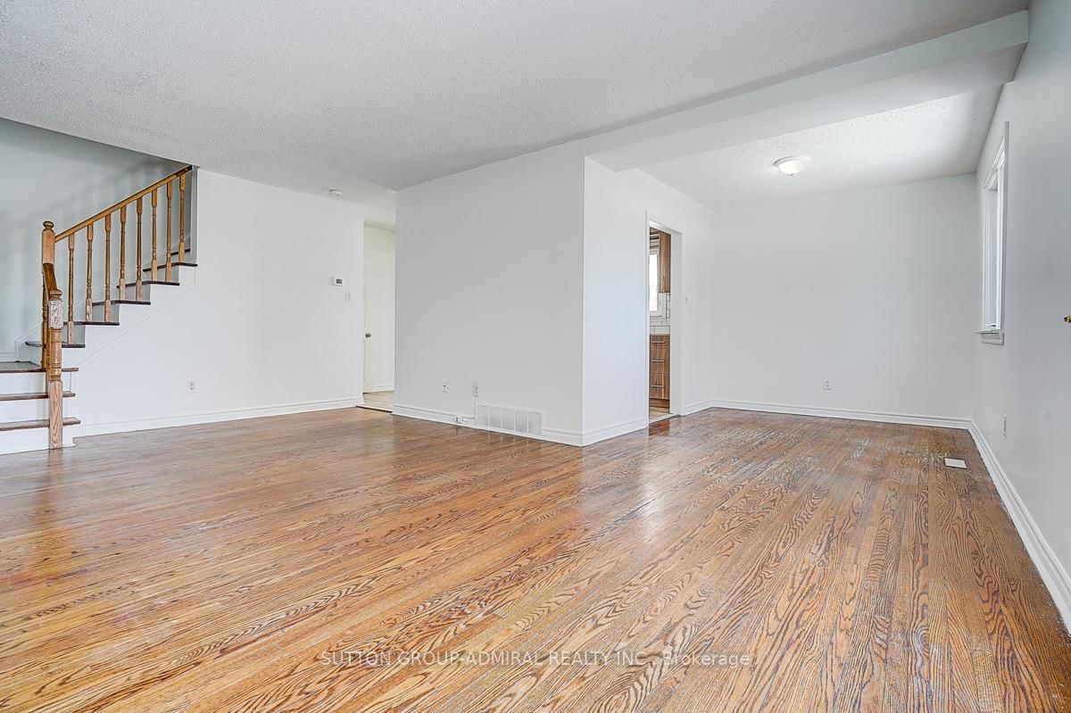 Townhouse for sale at 7 Town House Crescent, Brampton, Ontario, L6W 3C3 - Brampton East - MLS: W12900466