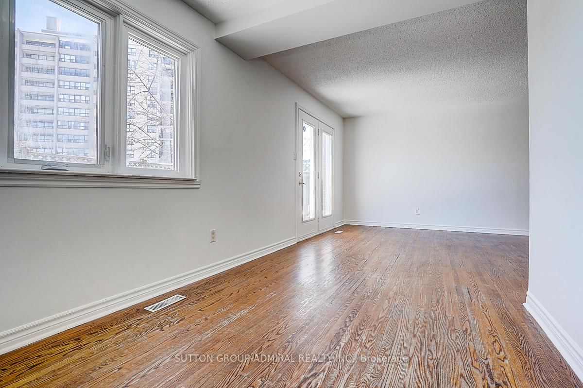 Townhouse for sale at 7 Town House Crescent, Brampton, Ontario, L6W 3C3 - Brampton East - MLS: W12900466