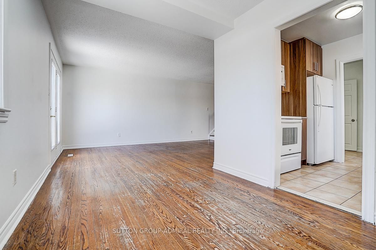 Townhouse for sale at 7 Town House Crescent, Brampton, Ontario, L6W 3C3 - Brampton East - MLS: W12900466