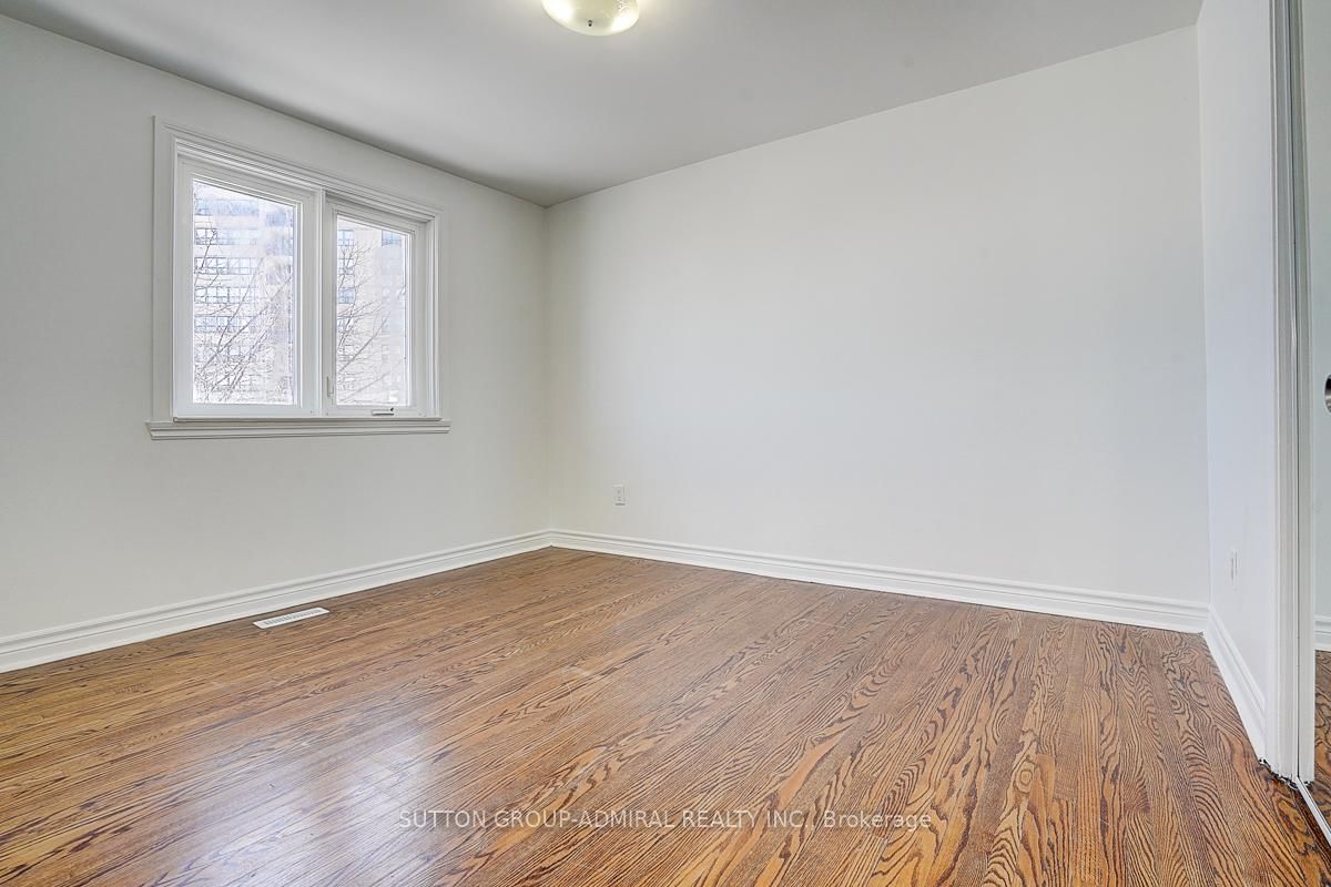 Townhouse for sale at 7 Town House Crescent, Brampton, Ontario, L6W 3C3 - Brampton East - MLS: W12900466