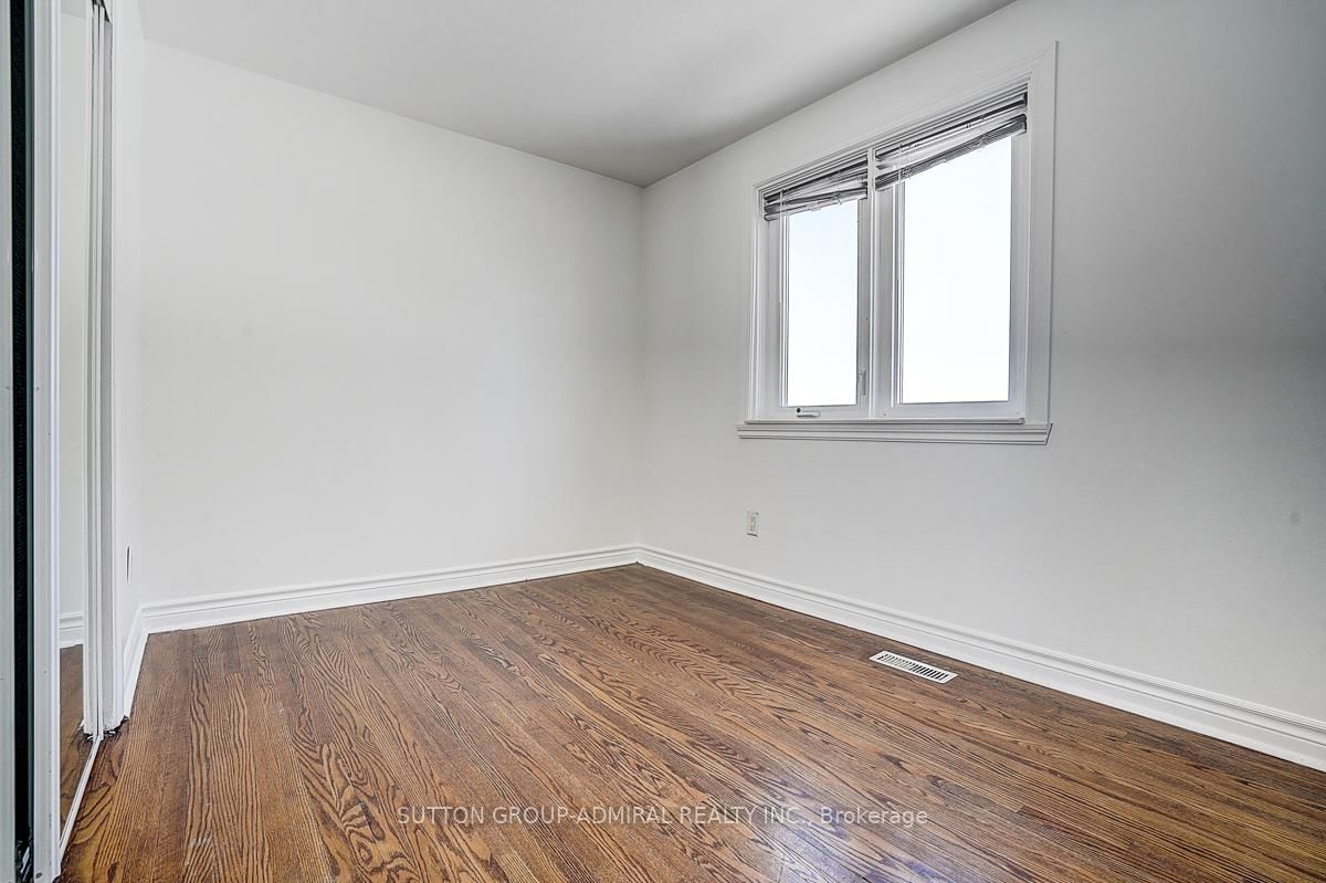 Townhouse for sale at 7 Town House Crescent, Brampton, Ontario, L6W 3C3 - Brampton East - MLS: W12900466