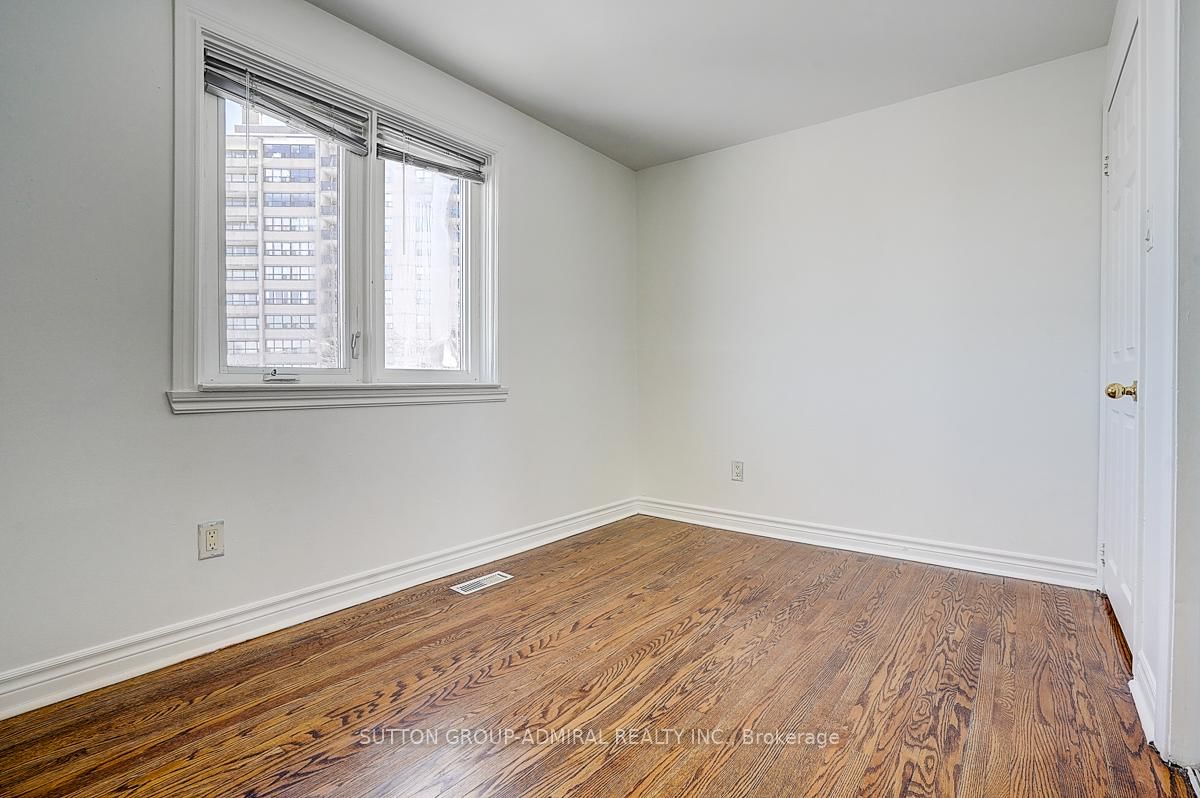 Townhouse for sale at 7 Town House Crescent, Brampton, Ontario, L6W 3C3 - Brampton East - MLS: W12900466