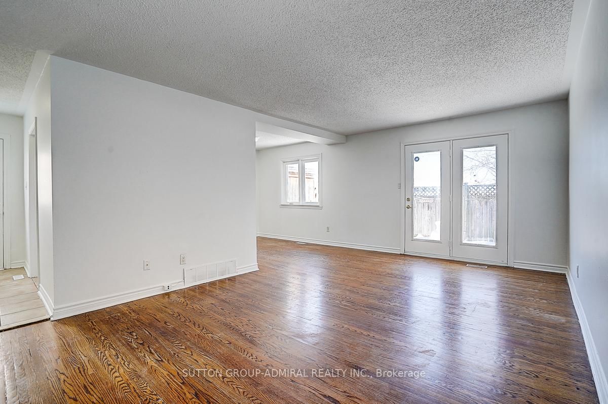 Townhouse for sale at 7 Town House Crescent, Brampton, Ontario, L6W 3C3 - Brampton East - MLS: W12900466