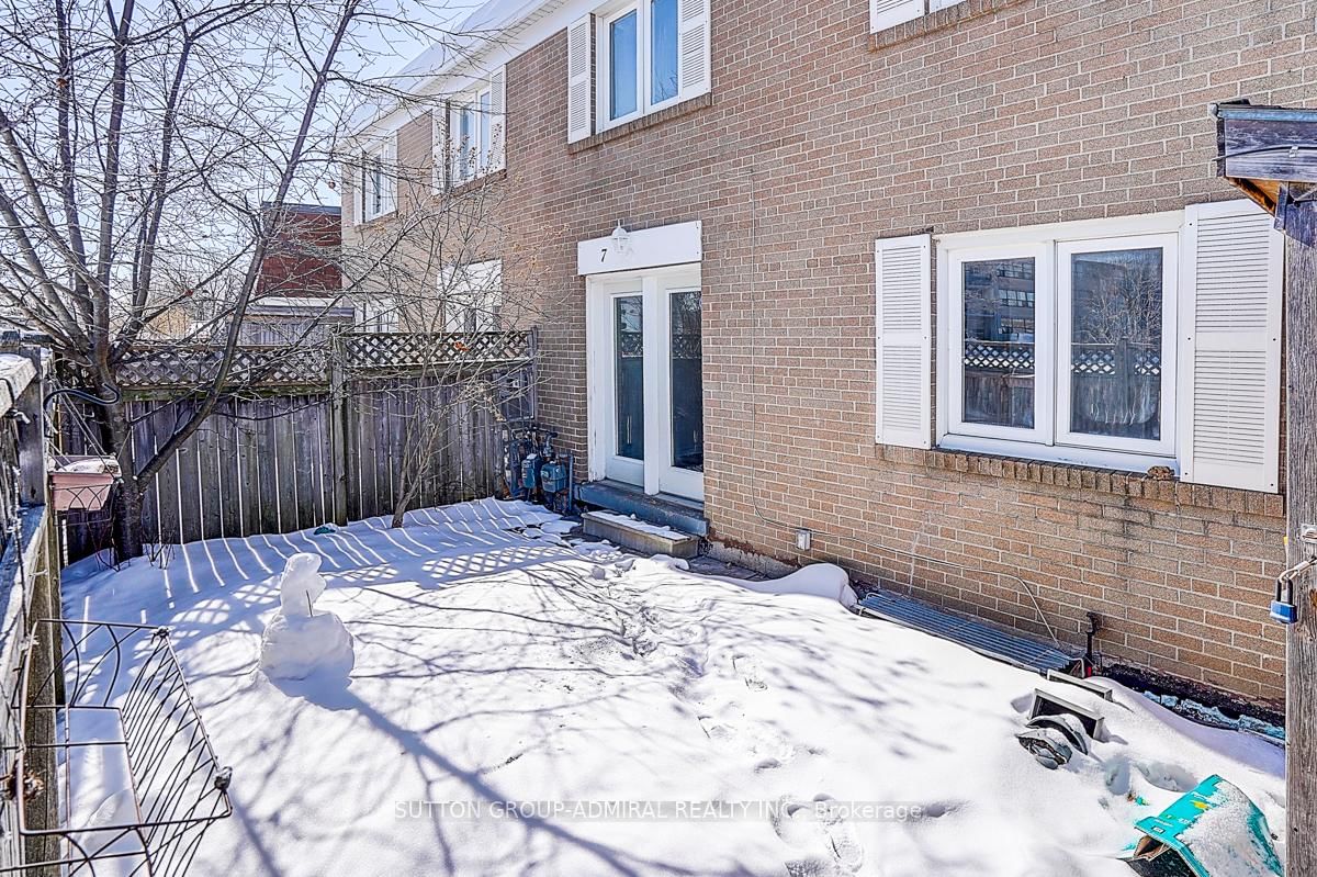 Townhouse for sale at 7 Town House Crescent, Brampton, Ontario, L6W 3C3 - Brampton East - MLS: W12900466