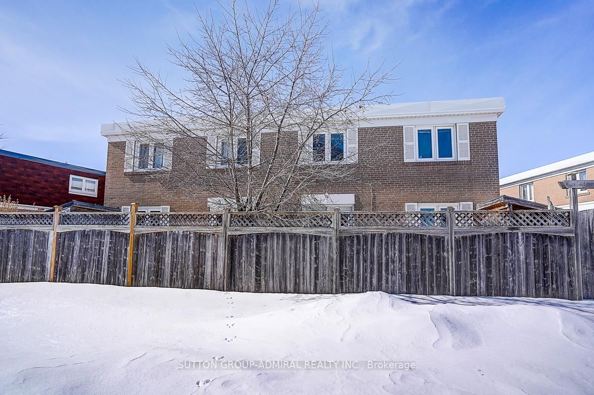 Townhouse for sale at 7 Town House Crescent, Brampton, Ontario, L6W 3C3 - Brampton East - MLS: W12900466