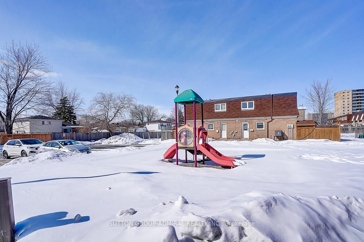Townhouse for sale at 7 Town House Crescent, Brampton, Ontario, L6W 3C3 - Brampton East - MLS: W12900466