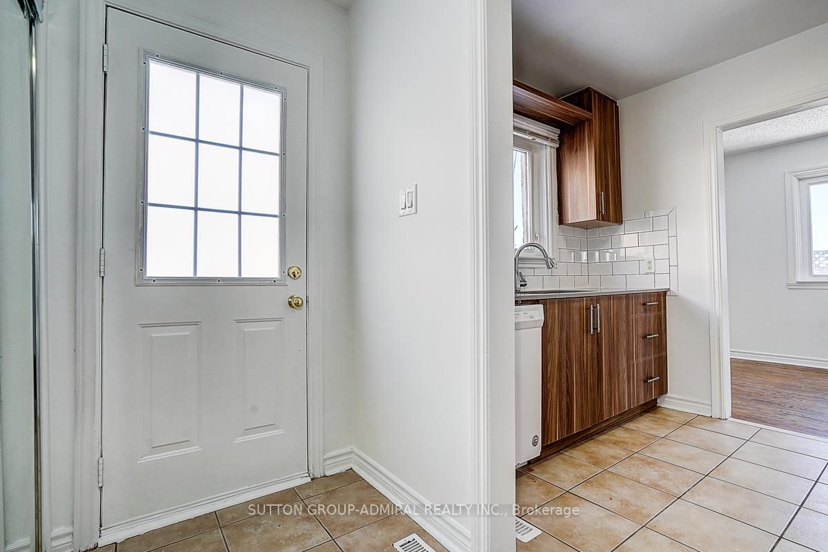 Townhouse for sale at 7 Town House Crescent, Brampton, Ontario, L6W 3C3 - Brampton East - MLS: W12900466