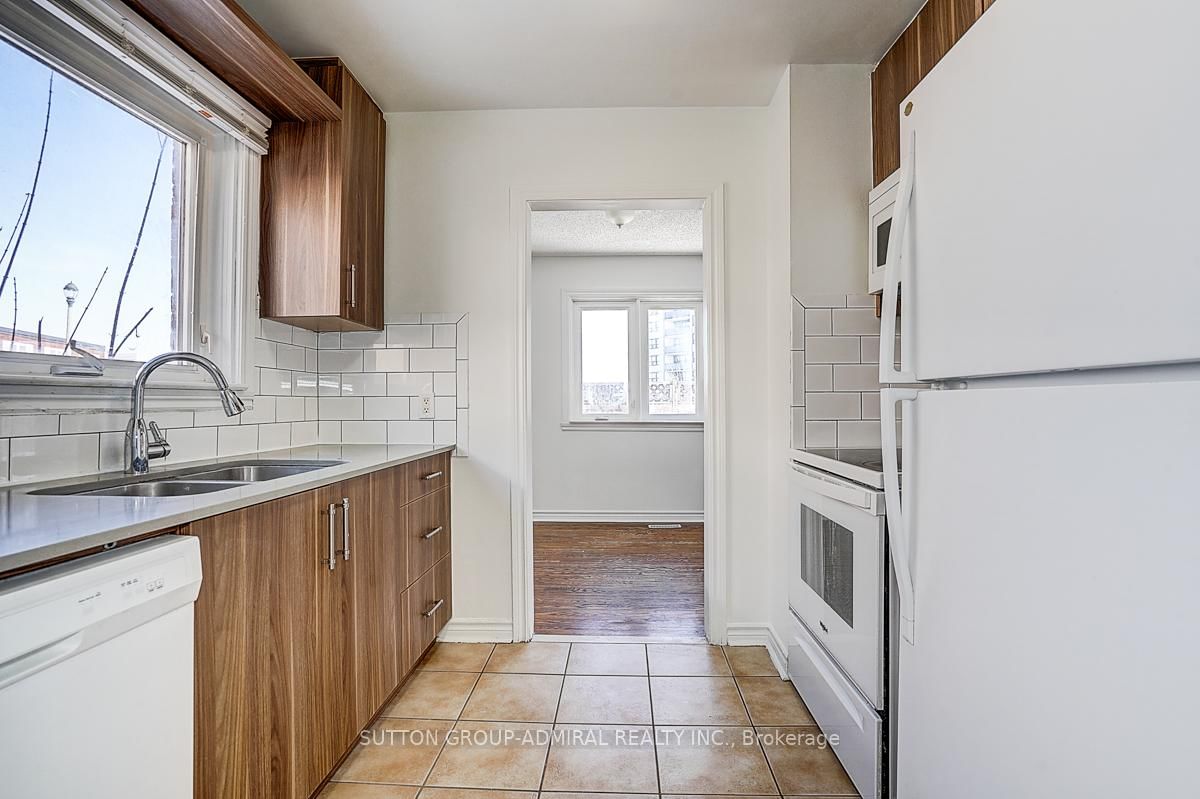 Townhouse for sale at 7 Town House Crescent, Brampton, Ontario, L6W 3C3 - Brampton East - MLS: W12900466