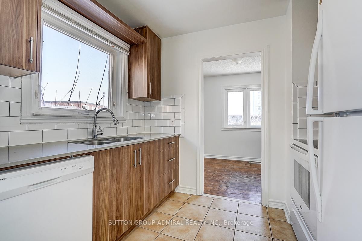 Townhouse for sale at 7 Town House Crescent, Brampton, Ontario, L6W 3C3 - Brampton East - MLS: W12900466