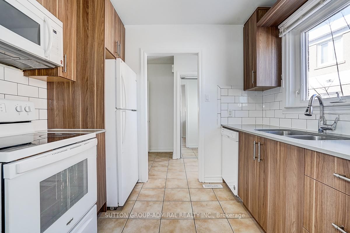 Townhouse for sale at 7 Town House Crescent, Brampton, Ontario, L6W 3C3 - Brampton East - MLS: W12900466