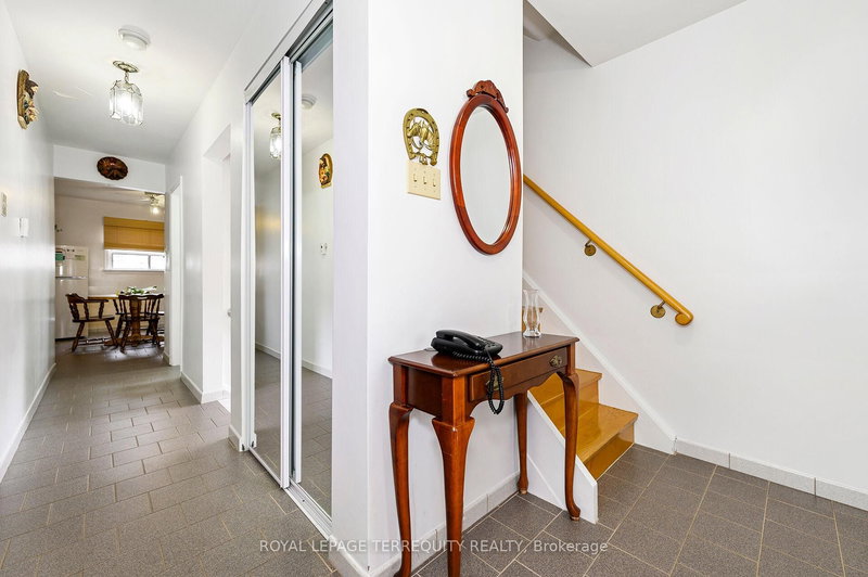 8 Sonnet Crt, Toronto, M6L 1J7 | Image 2