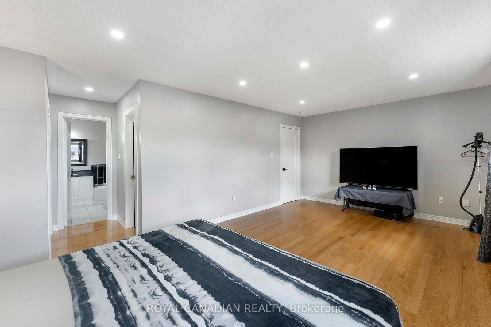 Detached House for sale at 88 Olde Town Road, Brampton, Ontario, L6X 4X9 - Fletcher's Creek Village - MLS: W12900700