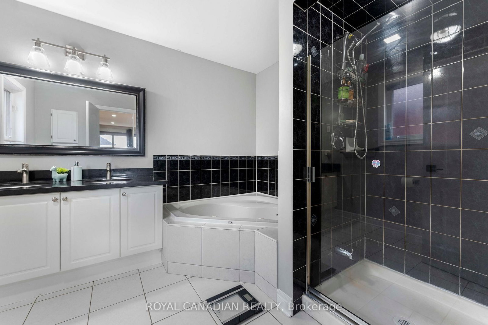 Detached House for sale at 88 Olde Town Road, Brampton, Ontario, L6X 4X9 - Fletcher's Creek Village - MLS: W12900700