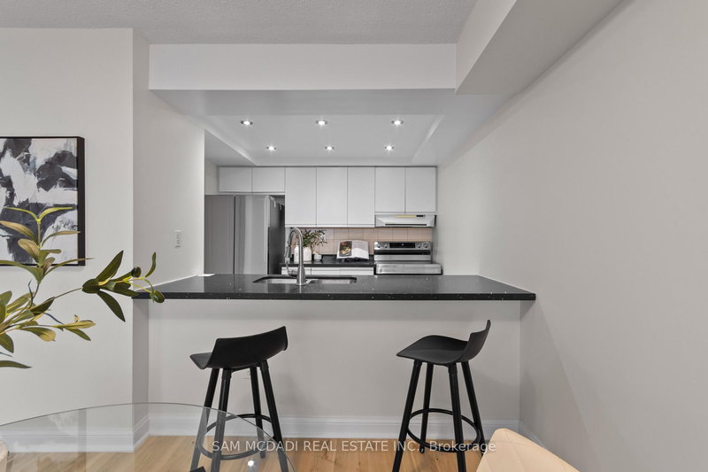 2106 - 24 Hanover Rd S, Brampton, L6S 5K8 | Image 2