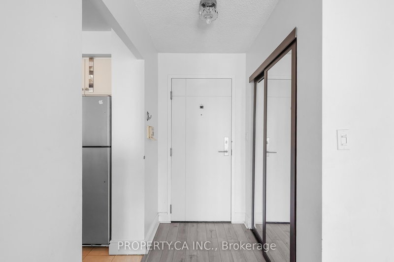 526 - 2267 Lake Shore Blvd W, Toronto, M8V 3X2 | Image 3