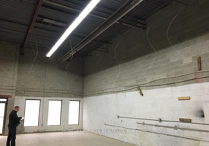 8 & 9 - 11 Edvac Dr E, Brampton, L6S 5W5 | Image 3