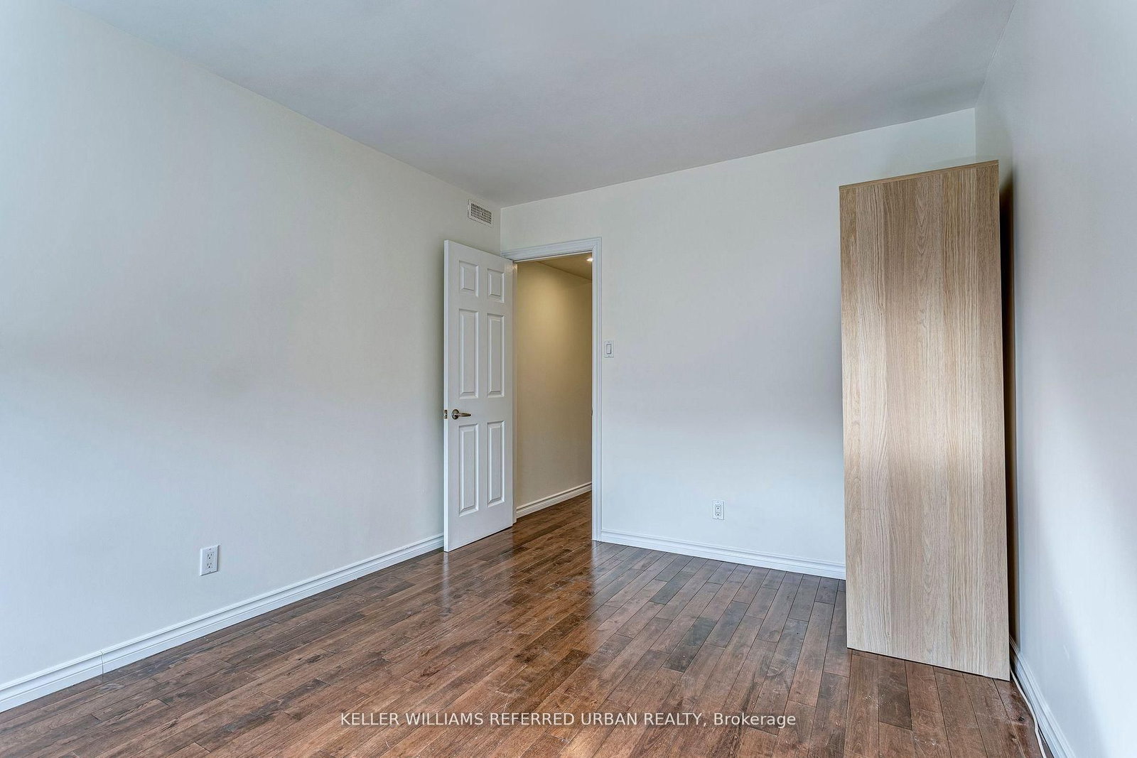 2976 Lake Shore Boulevard W, Unit 2 - Photo 5