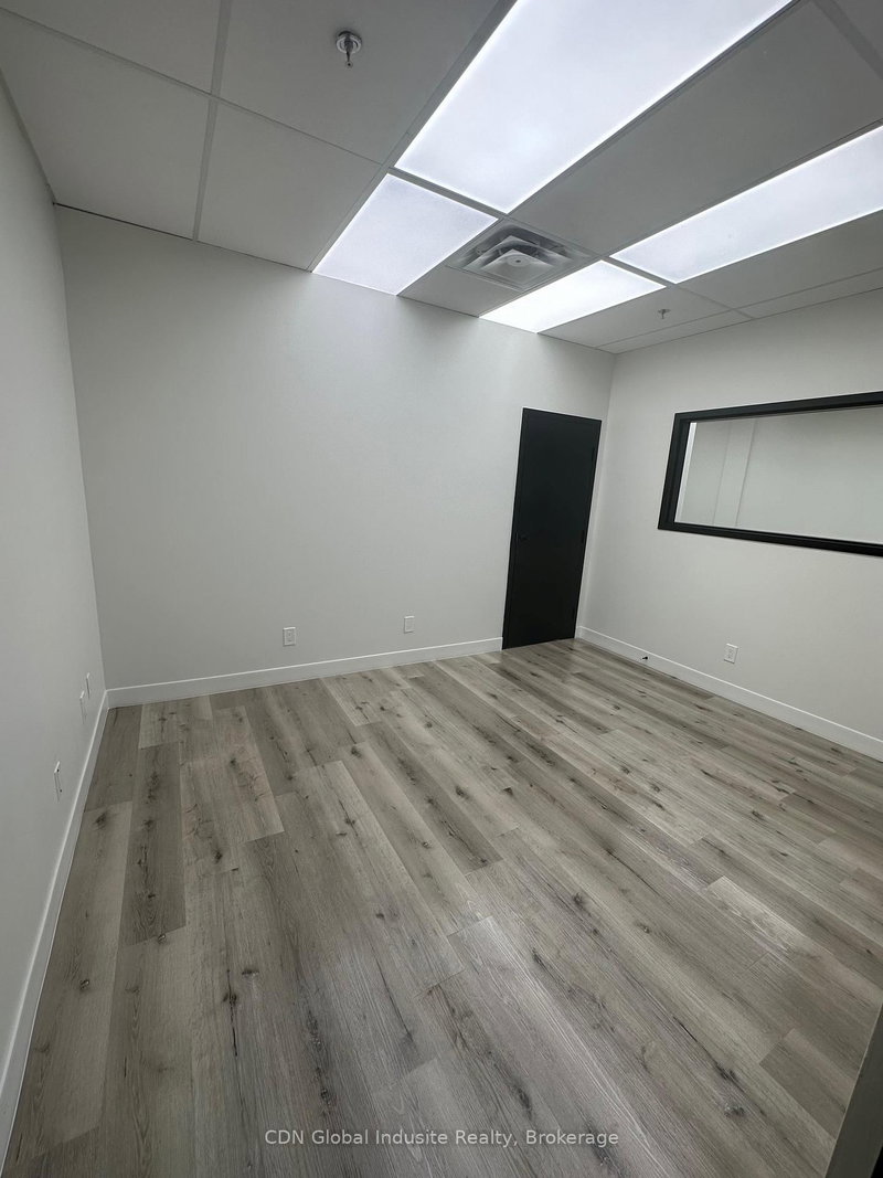 203 - 472 Morden Rd, Oakville, L6K 3W4 | Image 2