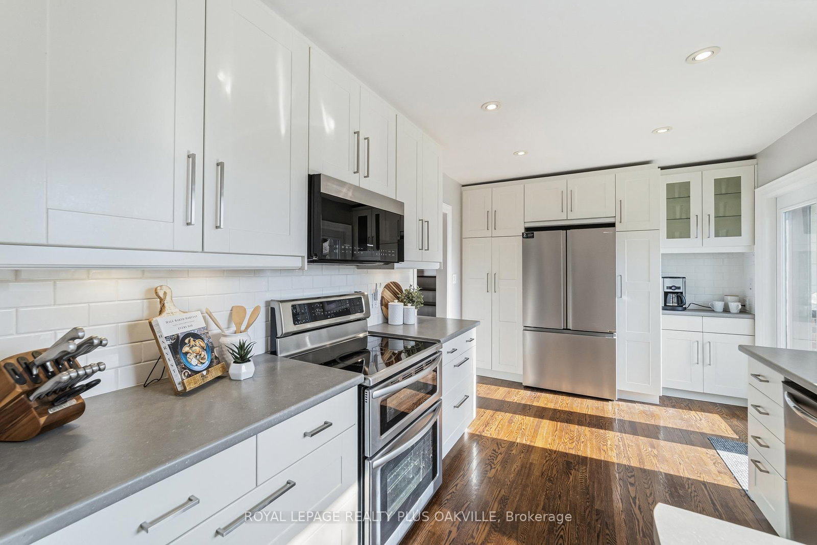 Listing Image 12
