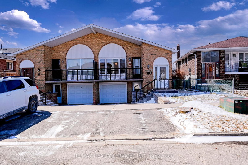 8 Cheryl Crt, Brampton, L6V 3C2 | Image 2