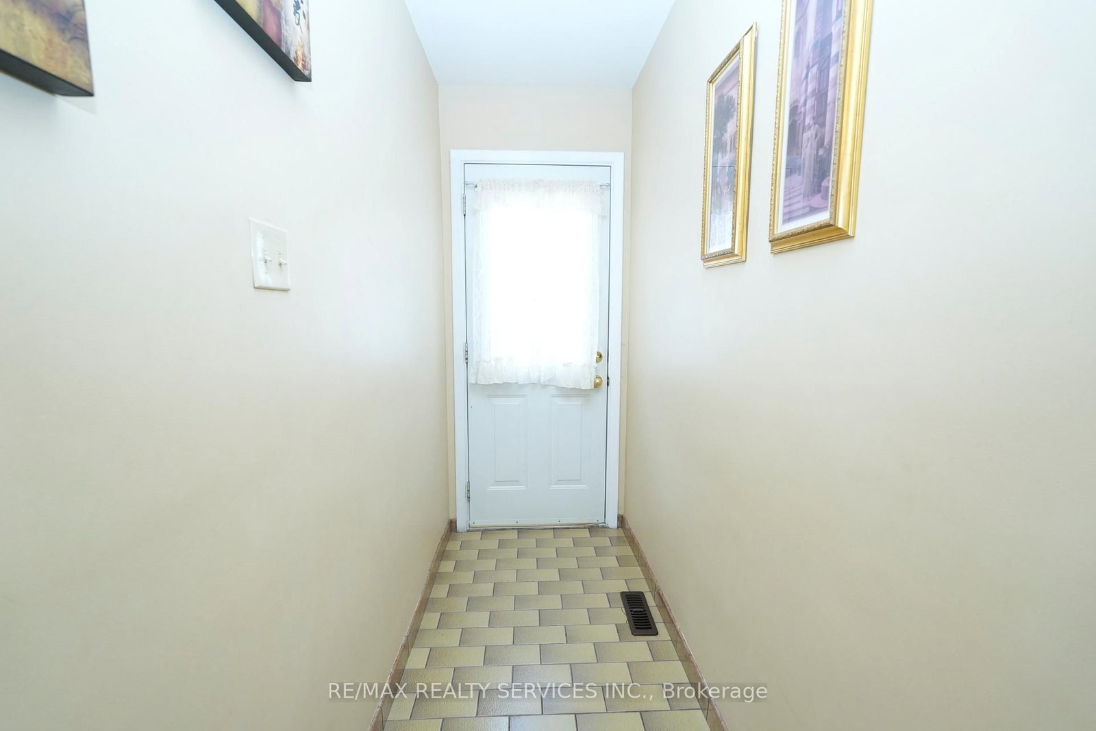 Listing Image 27