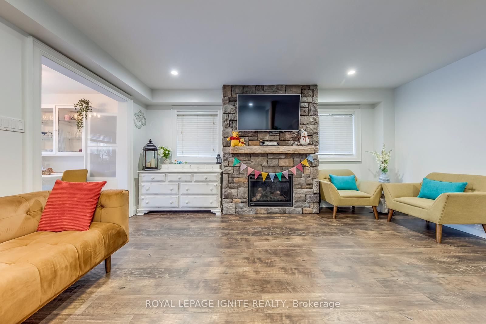 Listing Image 10