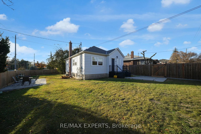 4 Larchmere Ave, Toronto, M9L 2N1 | Image 2