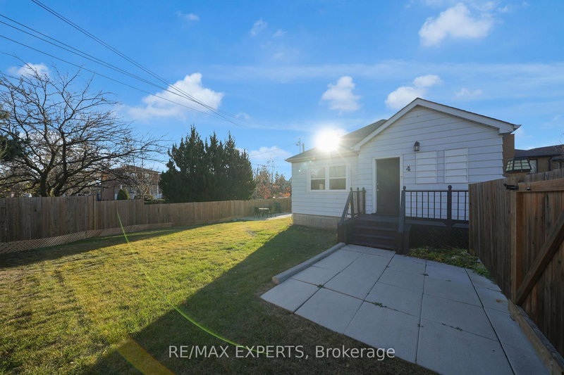 4 Larchmere Ave, Toronto, M9L 2N1 | Image 3